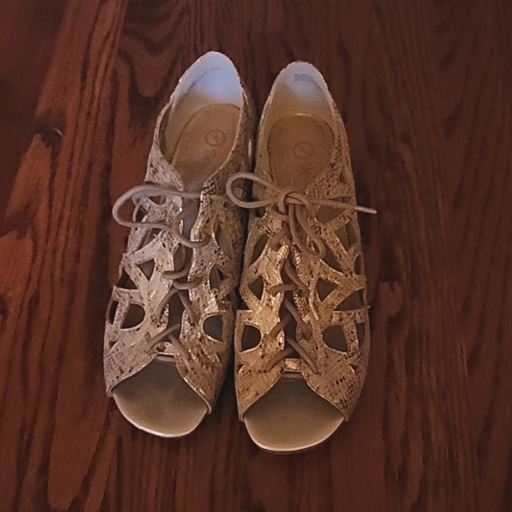 Bella Vita Lace Up Sandals